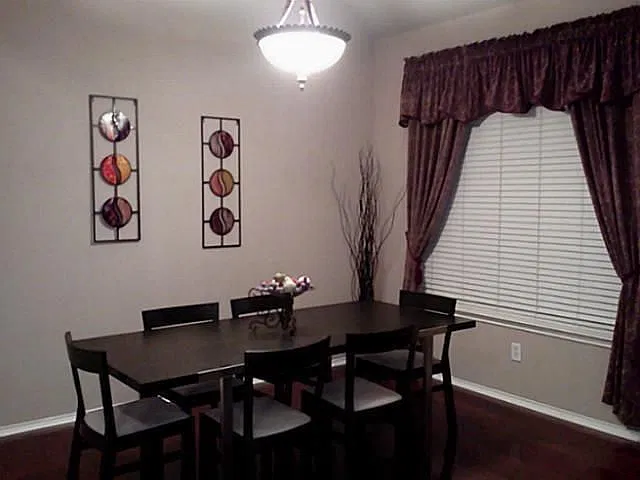 3 bed, 2.0 bath, 2367 sqft, $2,500 — Photo 3