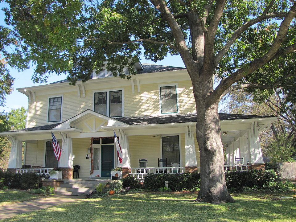 1st image of 910 W Marvin Ave