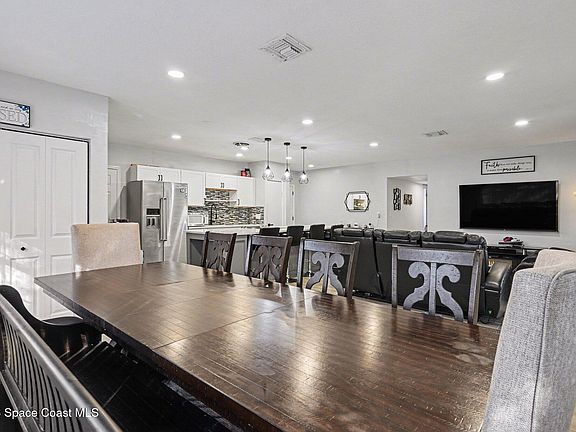 5th image of 809 Espanola Way
