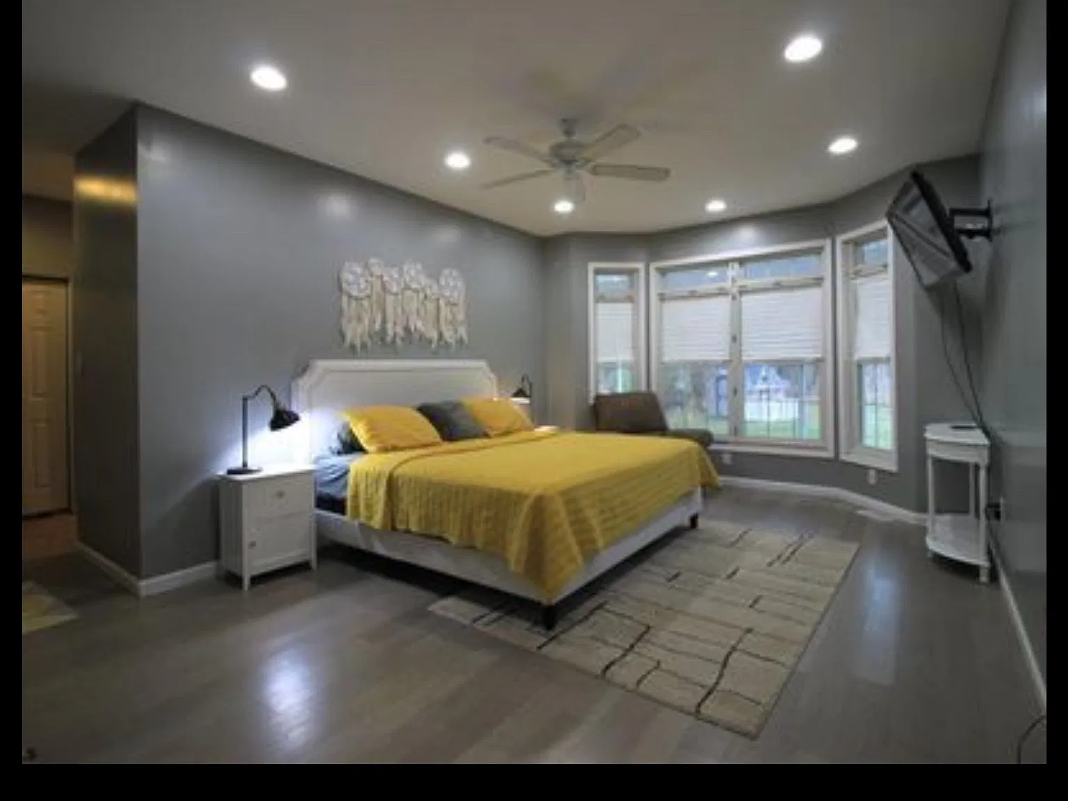 5 bed, 4052 sqft, $3,850 — Photo 2