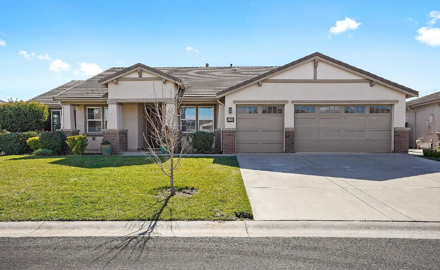 2104 Feather Ridge Dr photo 1