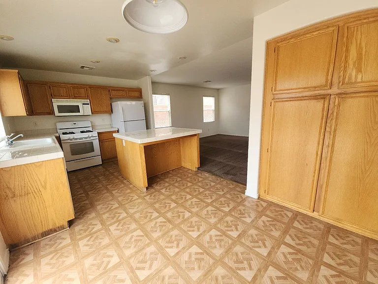 9907 Sparrow Ridge Ave — Photo 14