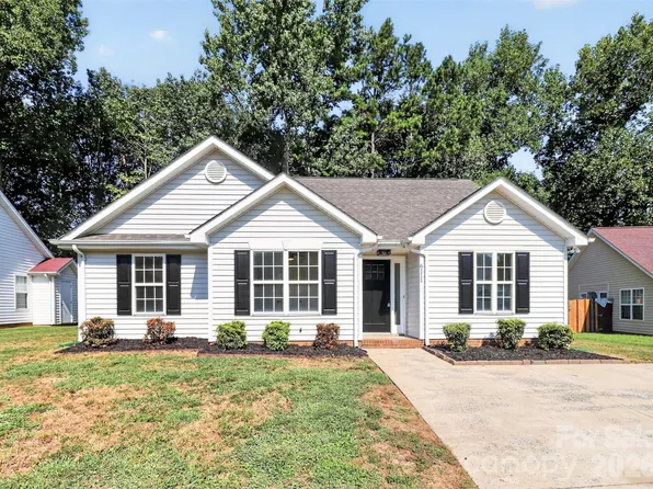 6111 Country Walk Dr, Charlotte, NC 28212