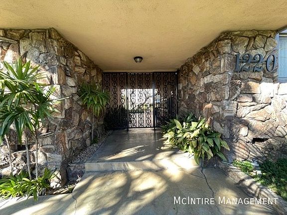 3rd image of 1220 Lyndon St #23