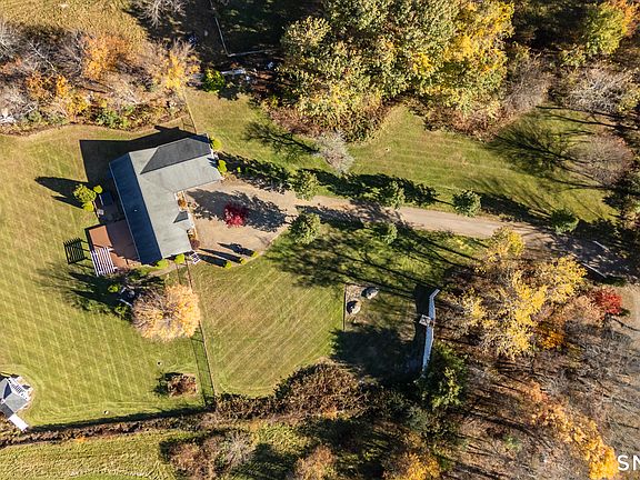 3rd image of 95 Chestnut Hill Road