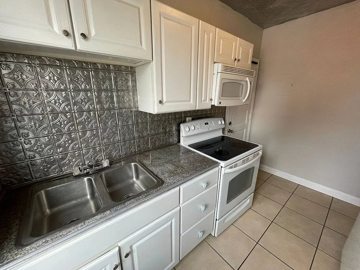 Building Photo - SH074-Lafayette Apartments