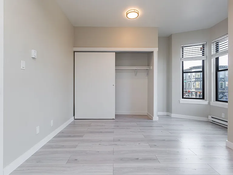 2385 Folsom — Photo 9