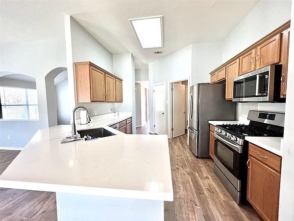4th image of 2603 Hill Street Cv