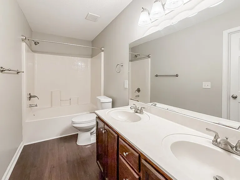 1910 Lawndale Dr — Photo 10