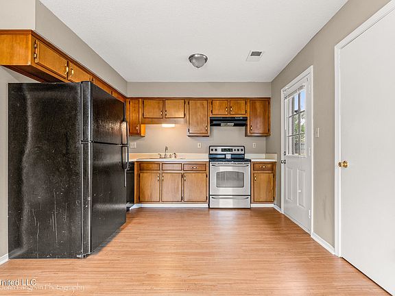 3rd image of 3450 Mayfair Dr