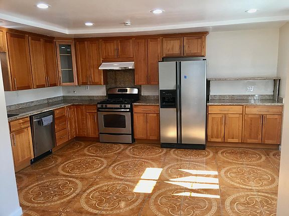 3rd image of 1556 Grand Blvd #C