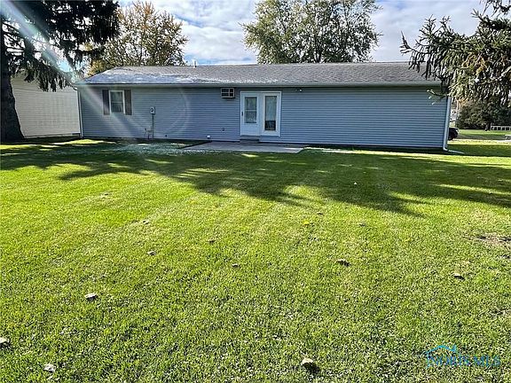 3rd image of 425 N Park Ln
