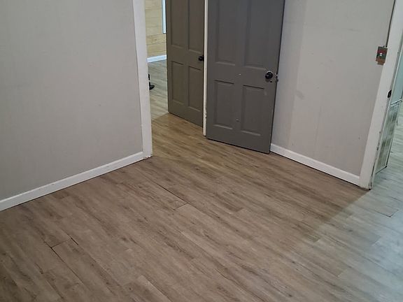 5th image of 204 W Emily Ave