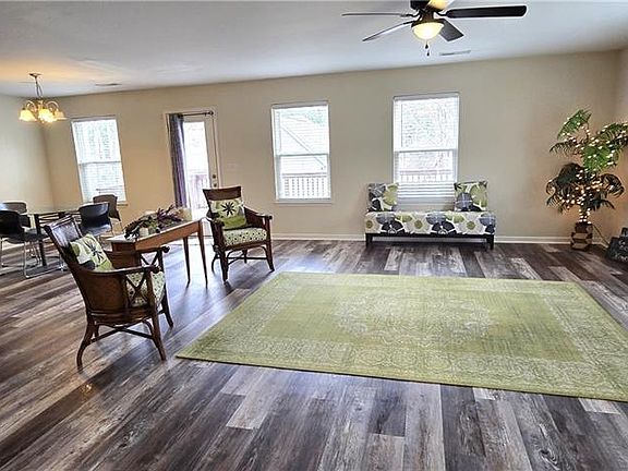 4th image of 2922 Mimosa Ct