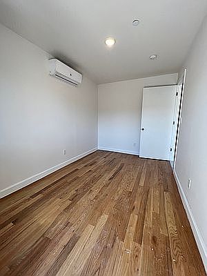 4th image of 104-18 Northern Blvd #2B