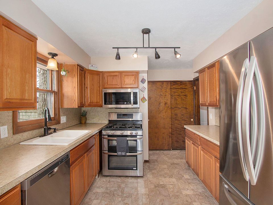 1st image of 5585 Greenboro Dr SE
