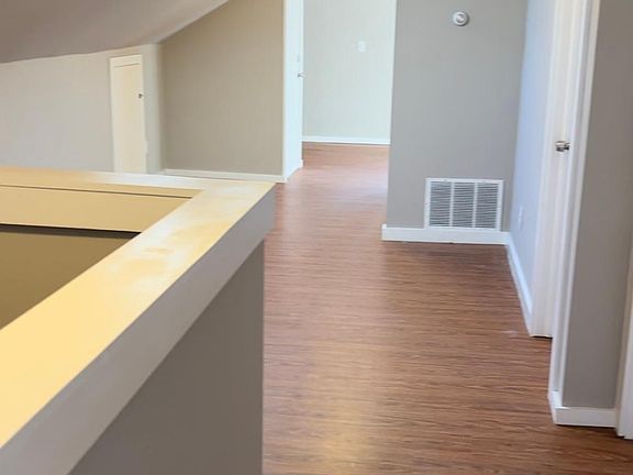 2 bedroom bright 3rd floor