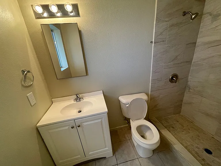 1716 S 46th Dr — Photo 9