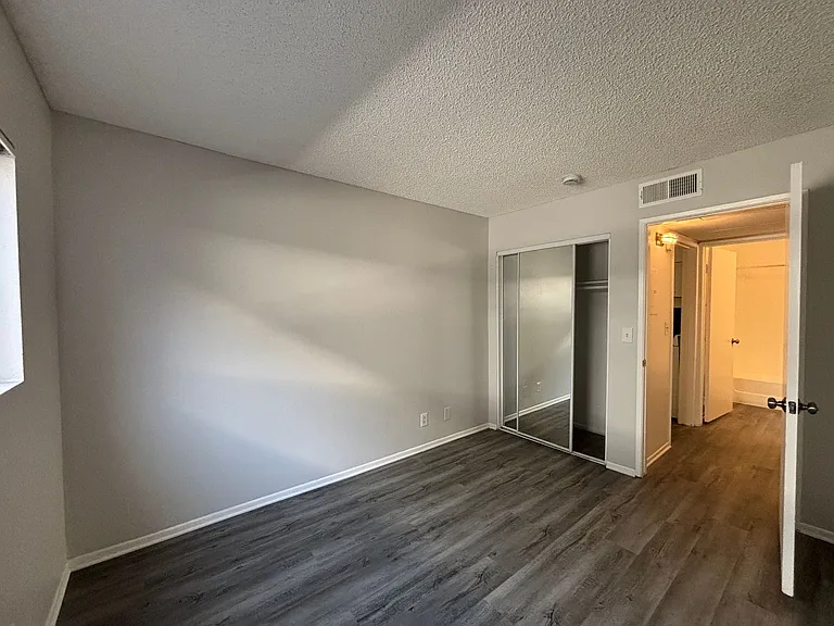 951 S. Oxford Ave. — Photo 25