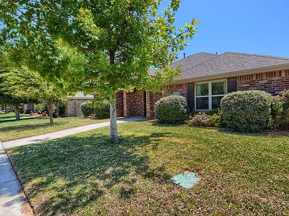 3rd image of 5711 Sabine Dr