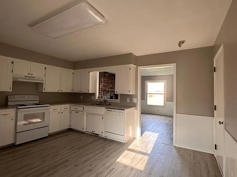 3017 W Roxbury St — Photo 11