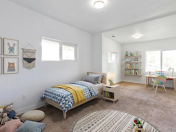 3rd image of 1542 Yosemite Street