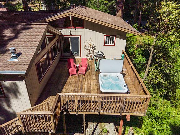 3rd image of 1525 Hillside Dr