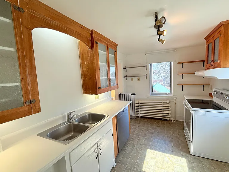 14 Galt St #2 — Photo 6
