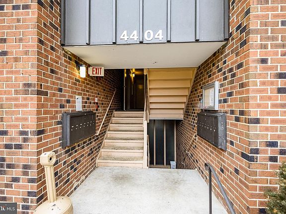 2nd image of 4404 Island Pl APT 101