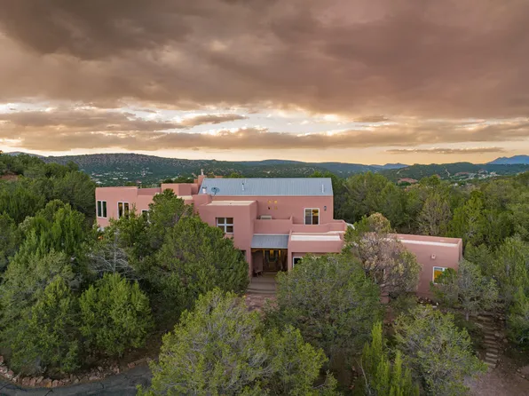 2 Howlin Wolf Trl, Tijeras, NM 87059