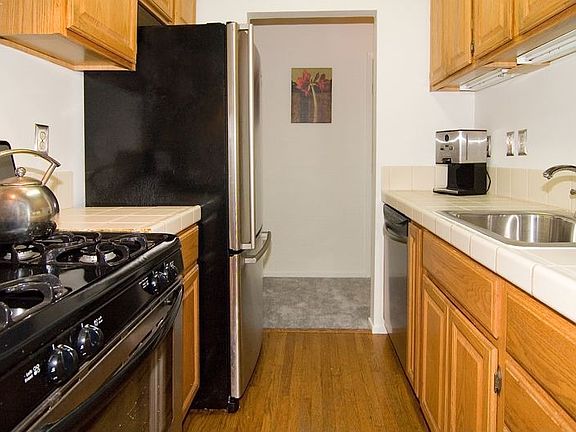 3rd image of 950 Duncan St APT 305E