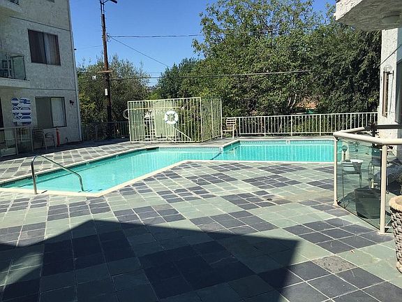 2nd image of 4441 Woodman Ave APT 205