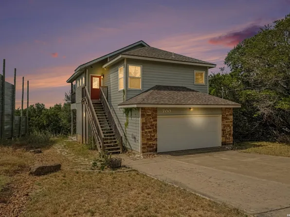 700 OAKLEAF DR, Canyon Lake, TX 78133