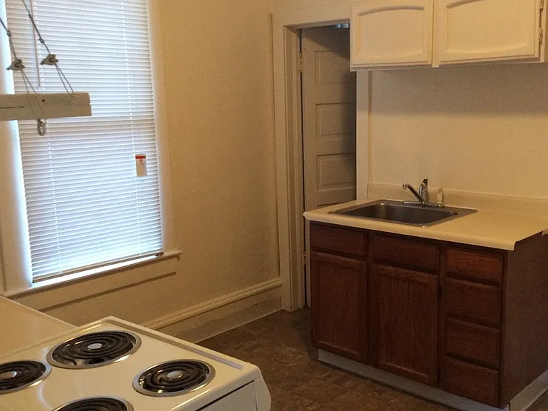 1037 N Sierra St #B — Photo 2
