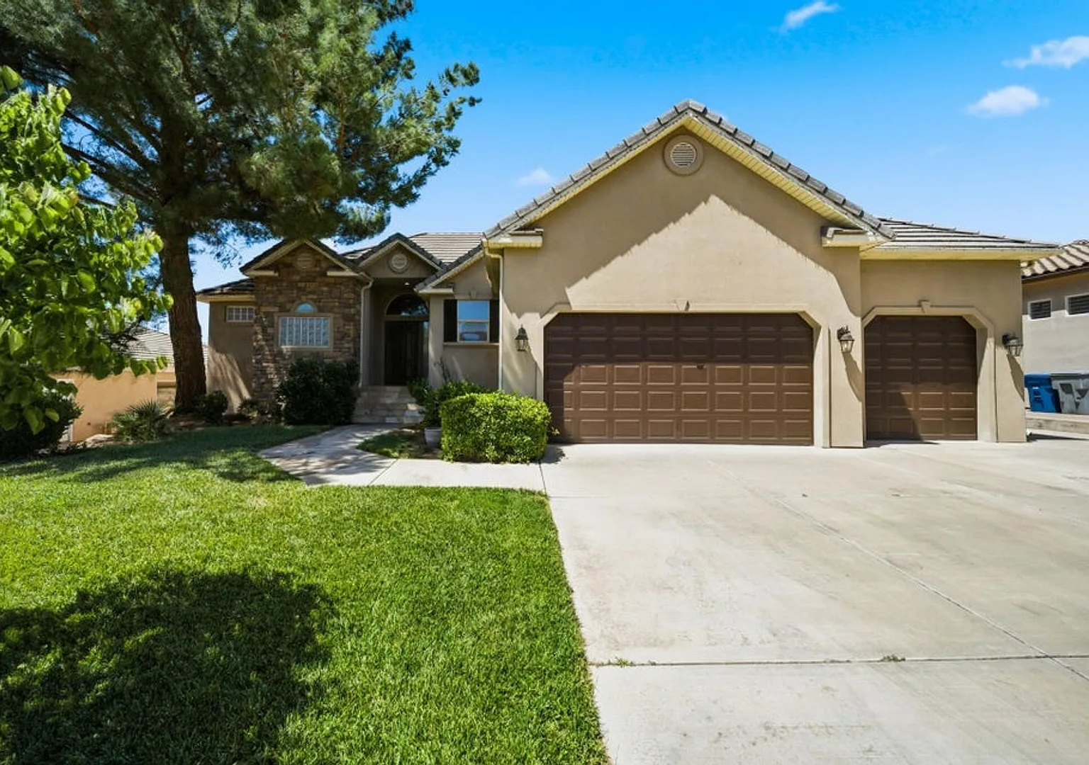 Beautiful 6 Bedroom home for rent — Photo 3