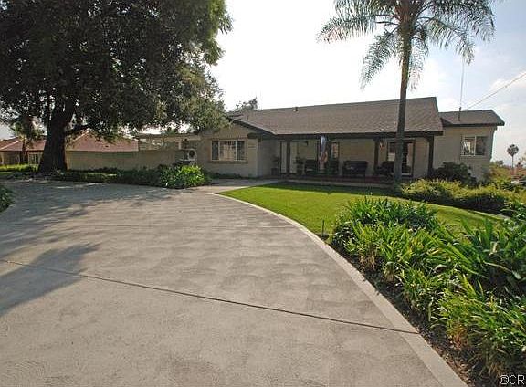 4th image of 350 W Sierra Madre Ave