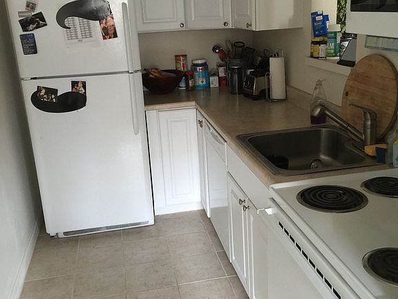 2nd image of 40 Owen St #B