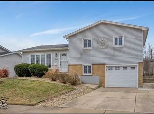 5801 Victoria Dr, Oak Forest, IL 60452