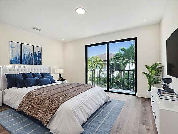 4th image of 3071 Hibiscus St