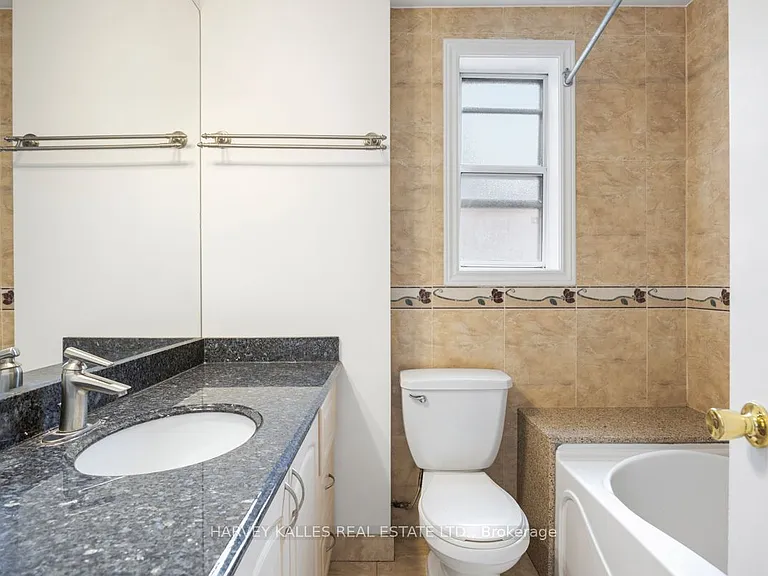 916 Bloor St W #UPPER — Photo 14