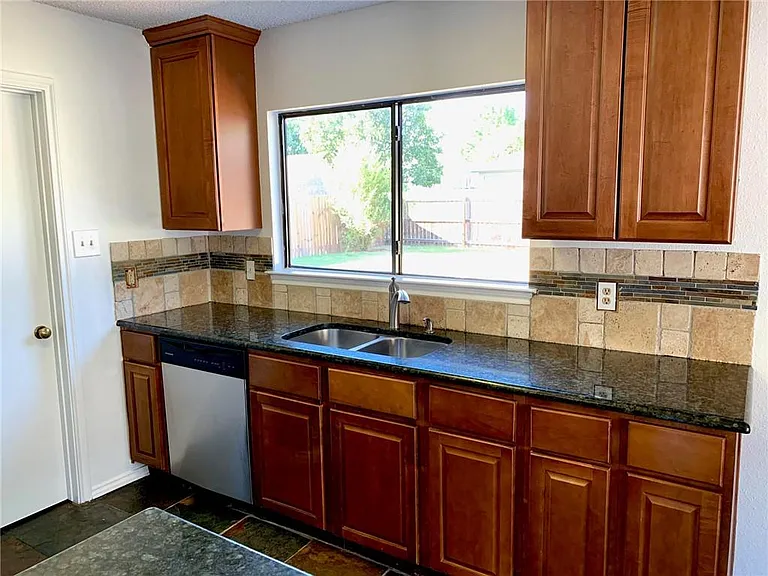 2907 Donnell Dr — Photo 7