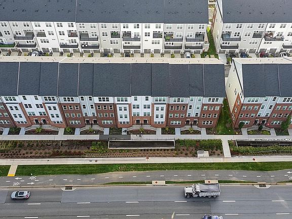 3rd image of 16122 Frederick Rd #34