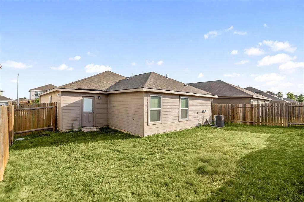 3 bed, 2.0 bath, 1536 sqft, $1,575 — Photo 4