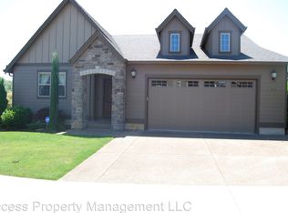 744 E Garfield St, Carlton, OR