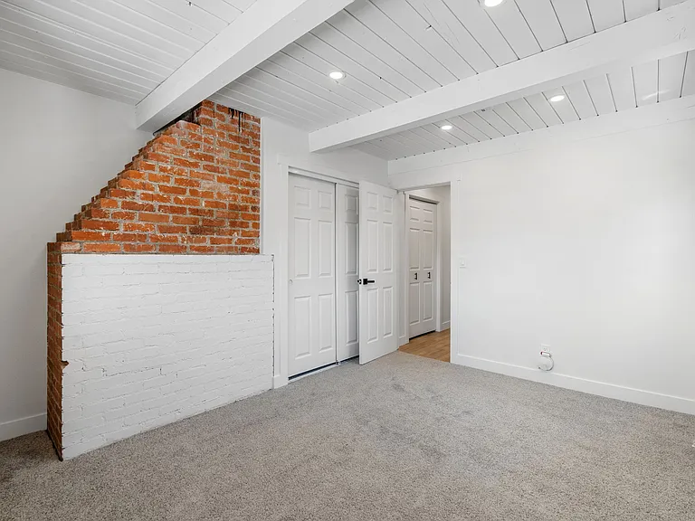 605 Winston Dr — Photo 9