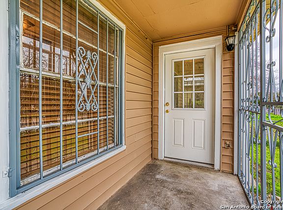 2nd image of 1034 Flanders Ave