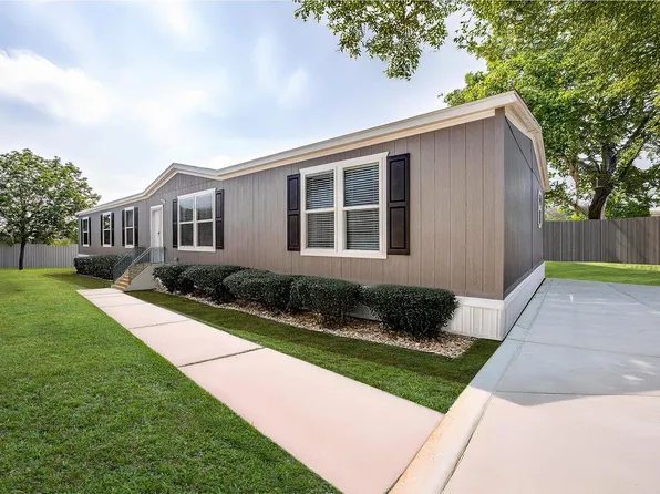 1304 Saddleback Dr, Bellville, TX 77418