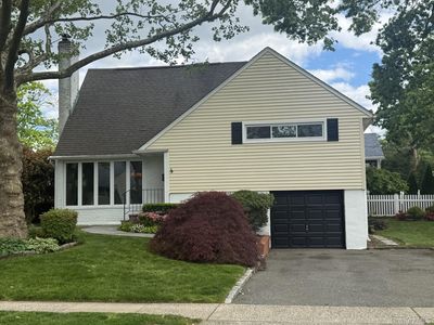 43 Plymouth Road, Port Washington, NY, 11050