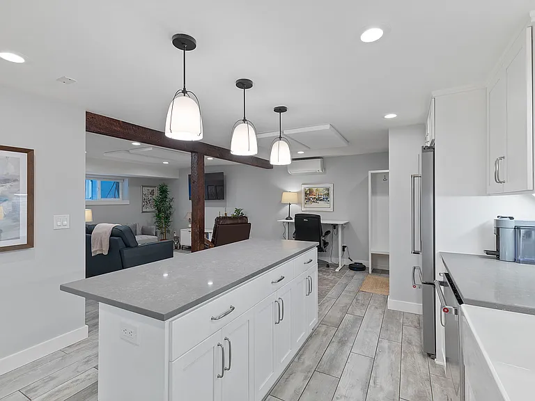 2061 NW Kearney St — Photo 8