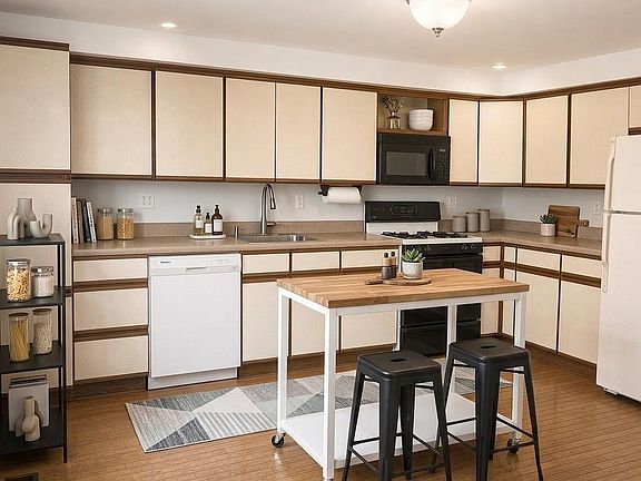 5th image of 3221 Harcum Way